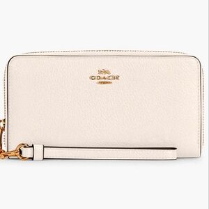 NWT. Coach Long Zip Around Wristlet Wallet.